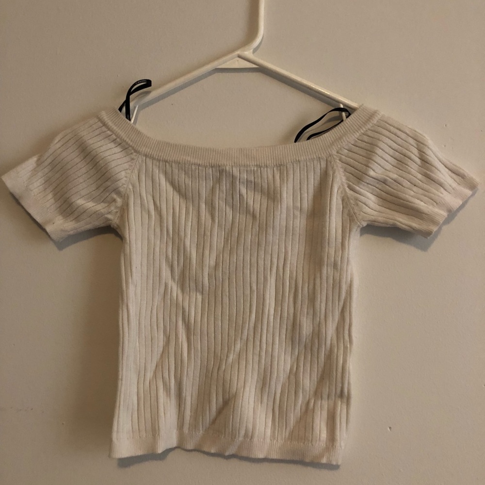 Off the shoulder cropped tee